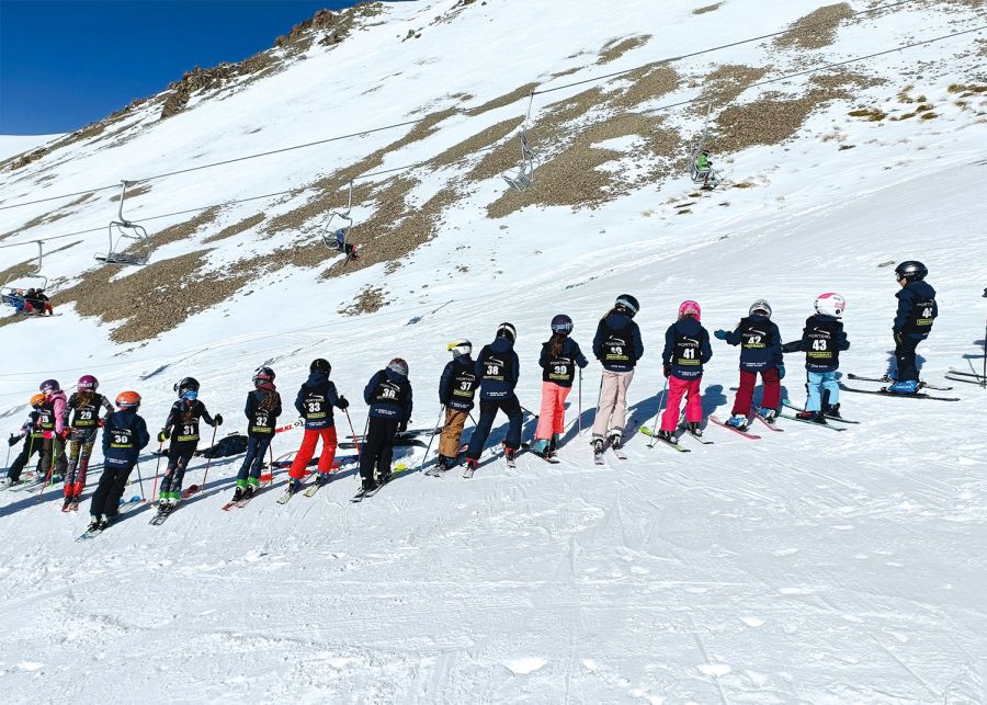 St Andrew's College Preparatory School ski team at Porters.